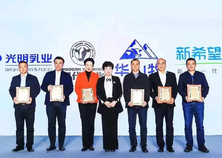 重庆日报：捷报，天友乳业荣获2021年国家优质乳工程双项大奖！